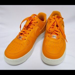 Women’s Nike AF1’s in Tangerine (W7.5)